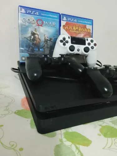 PlayStation 4 Slim 