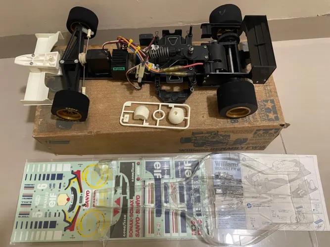 Automodelo tamiya williams renault FW18