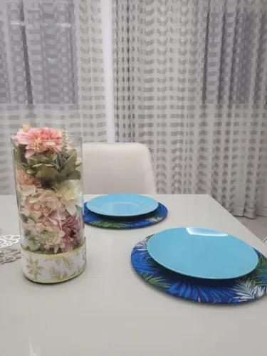 Jogo de pratos com sousplat 