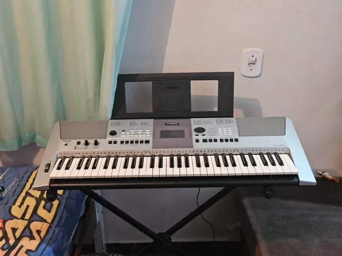 Teclado yamaha e413