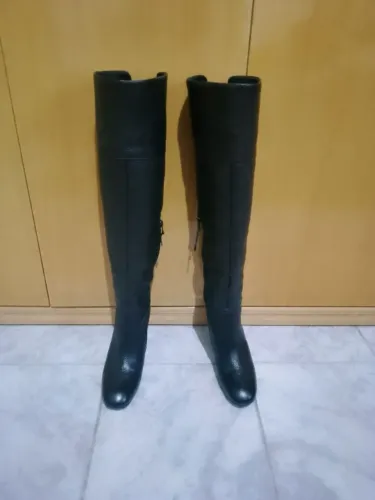 Botas Over the Knee em Couro Preto