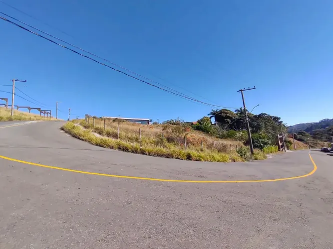 Terreno com mais de 1.000 m² e muito potencial para venda