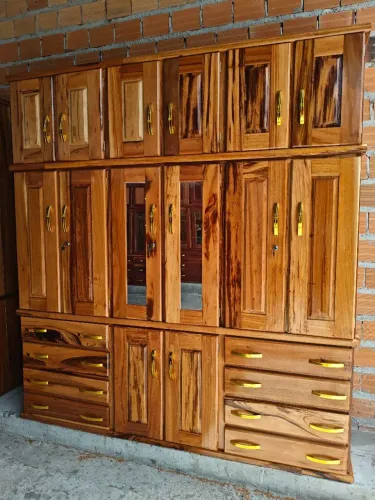 Guarda roupa de casal 6 portas todo de madeira muiracatiara frete grátis.
