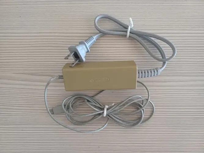 Fonte Original Gamepad 110v - WII U