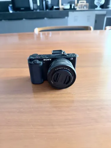 Sony Alpha ZV-E10 ILCZVE10 Mirrorless Preta