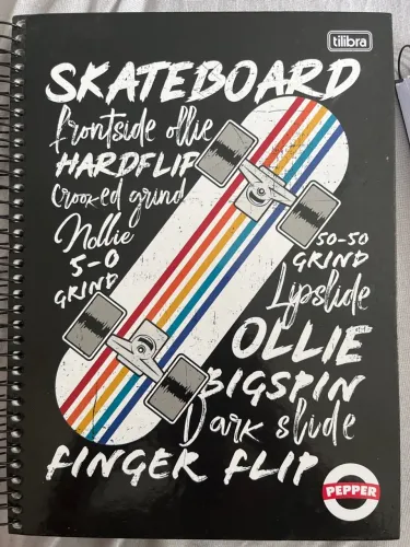 Caderno Masculino Várias Capas 10 Matérias 160 Folhas - Tilibra