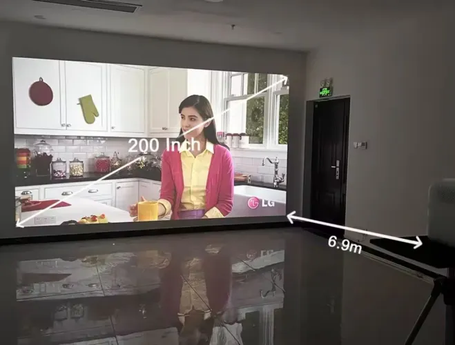 Transforme sua sala em cinema de 200 polegadas - Projetor Portatil Everycom R11<br>