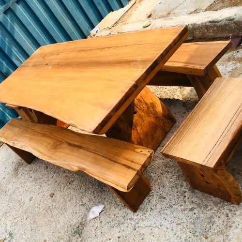 Mesa rústica em madeira nobre 