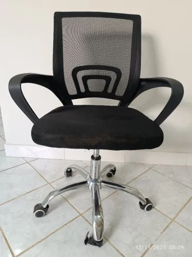 Cadeira secretária giratória com rodinha com encosto arco confortável com malha respirável