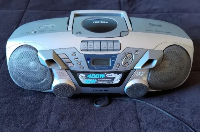 Rádio 3x1 Toshiba (CD player, K7 e rádio FM) - no estado
