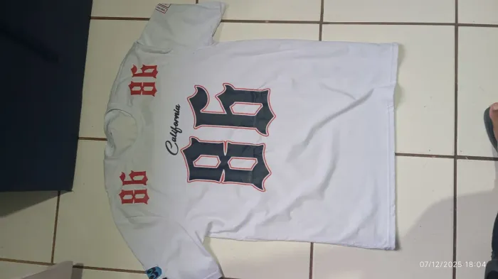Camisa branca anos 2000