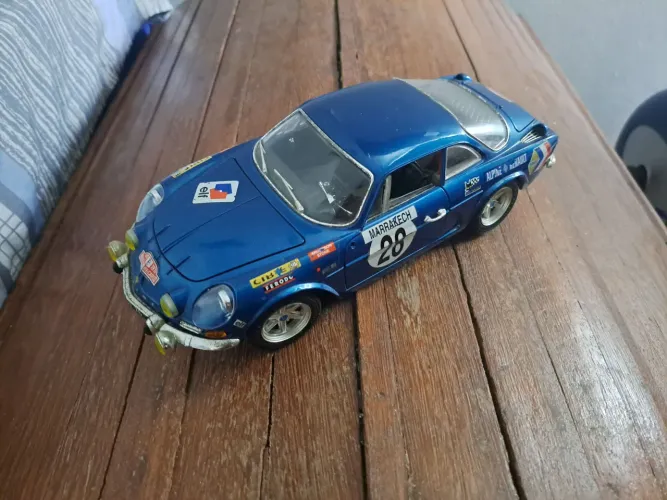  Miniatura Renault Alpine  A110 1:16