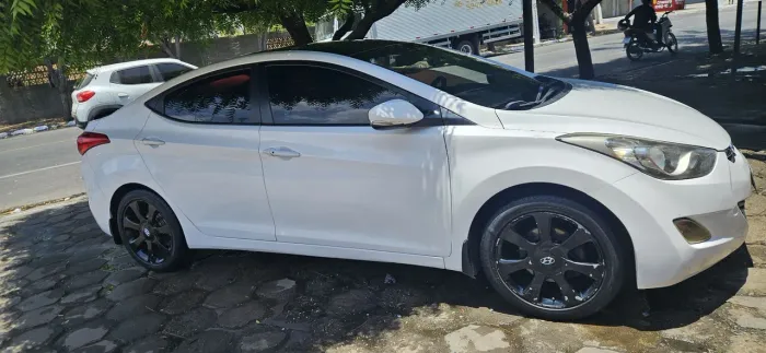 Hyundai Elantra GLS 1.8 16V Aut. 2013