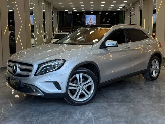 Mercedes bens GLA 200  1.6 CGI flex style 7G