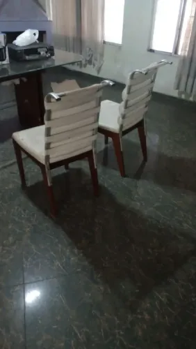 Mesa de jantar com design moderno
