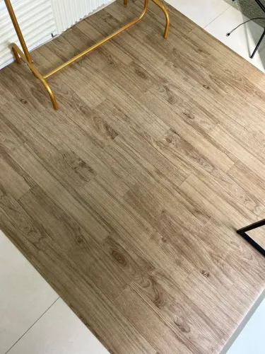 Piso vinilico em manta