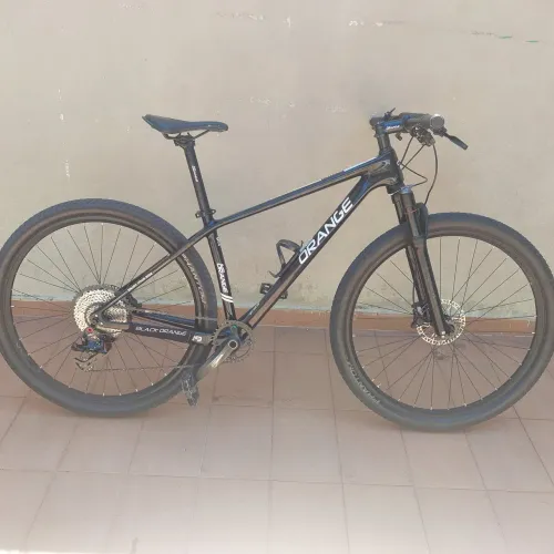 Moutain Bike Carbono Semi nova e pouco usada
