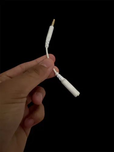 Adaptador P2 Macho x P2 Fêmea - Branco Produto novo e funcional.