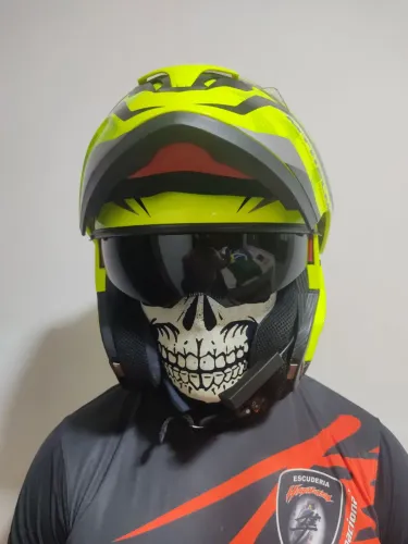 Capacete Escamoteável para Motociclista ATOM MT HELMETS 
