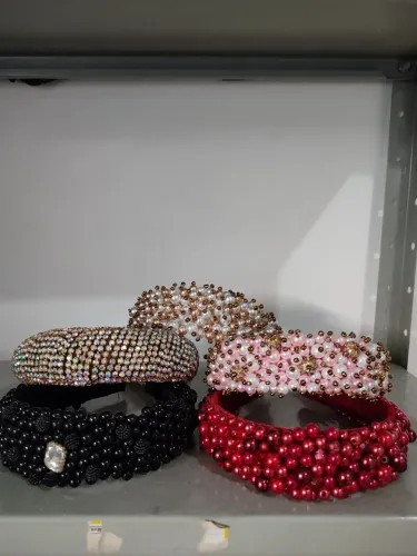 Tiara de Cabelo Decorada com Pedrarias