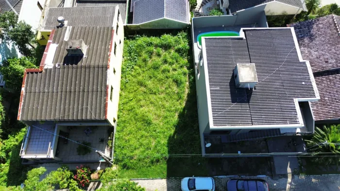 Terreno para venda em Cabeçudas, plano e perto do mar