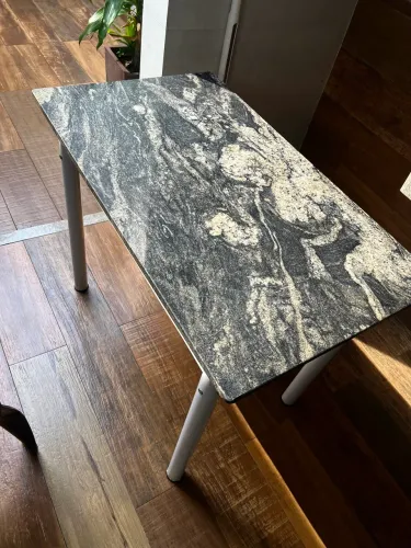 Vendo Mesa 4 lugares sem cadeiras
