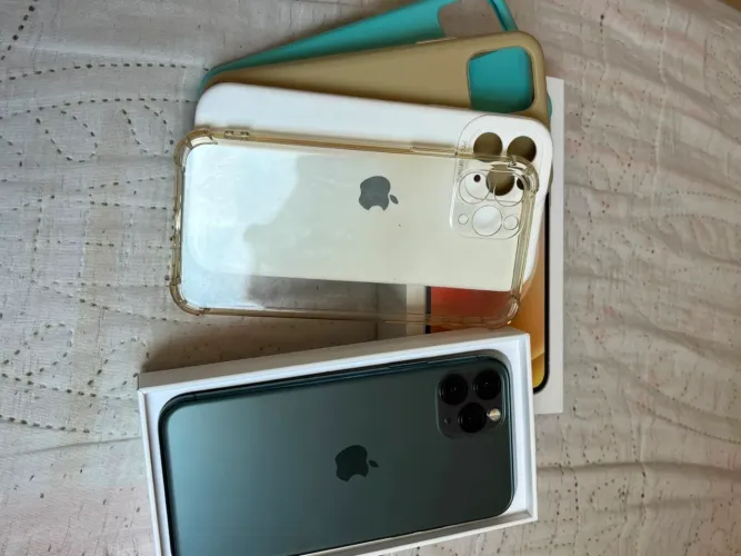 iPhone 11 Pro  com caixa +4 capinhas +carregador  e tudo original nada trocado por 1150