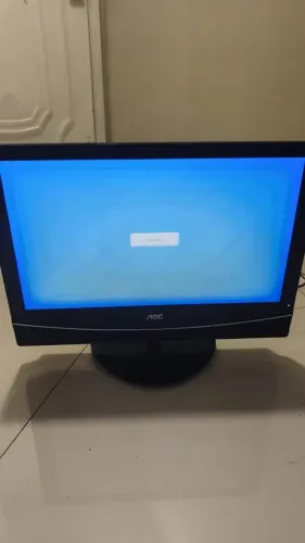 Monitor/TV AOC 18'5 com tela esfumaçada com controle ORIGINAL