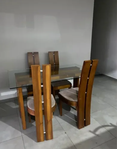 Mesa com tampo de vidro 1,20 com 4 cadeiras