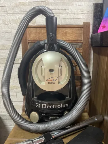 Aspirador Electrolux EasyBox 1600W - 127V