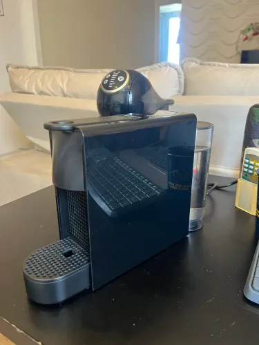 Cafeteira Nespresso Essenza mini