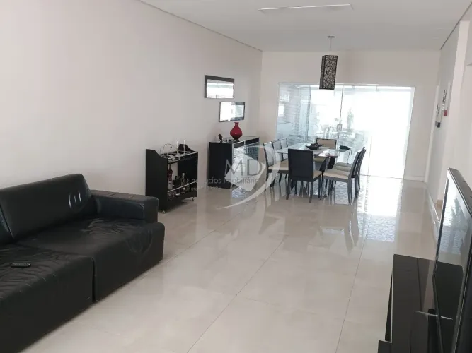 Casa à venda alto padrão em Bragança Paulista, Condomínio fechado, 300 m², 4 suites, 2 vag
