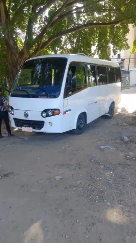 Vendo micro ônibus motor MWM bomba injetora  tudo ok em dia revisado.
