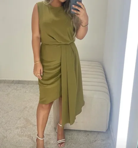 Vestido verde oliva de seda