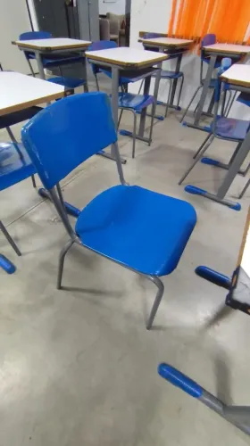 22 Conjuntos Escolares - Mesa e Cadeira - R$ 150,00 Cada, aceito propostas!!