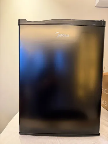 Frigobar Midea Black Edition 67 Litros - Inverter - Bivolt