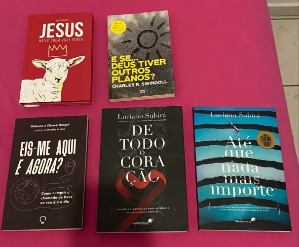 Livros cristãos em perfeito estado