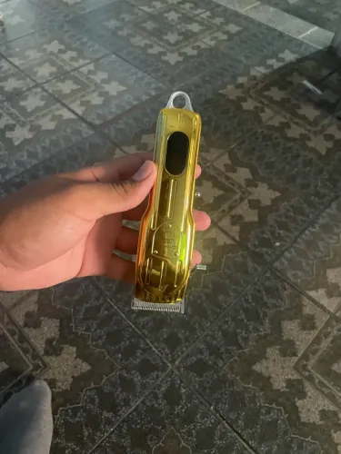 VENDE-SE máquina de corta cabelo otimo para quem esta iniciando no ramo da barbearia!
