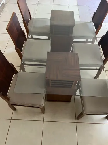Mesa de jantar seis cadeiras , adquirida no móveis carvalho, excelente qualidade.