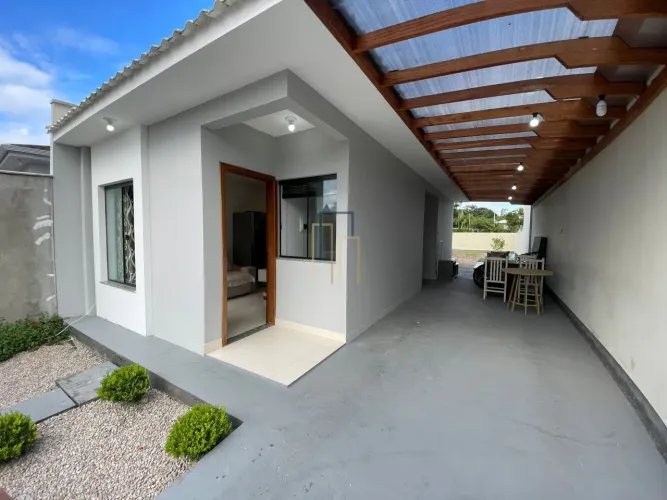 Linda casa a venda no Centro de Canelinha, pronta para morar!