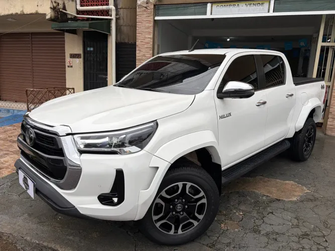 Toyota Hilux CD SRX Plus 4X4 2.8 TDI Die. Aut. 2024