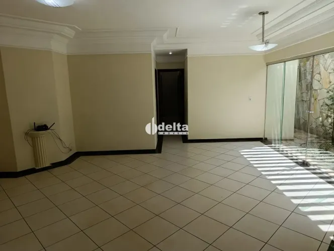 Casa com 3 suítes disponível para locação e venda no bairro Vigilato Pereira em Uberlândia