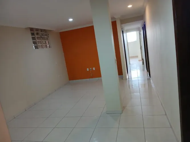 Casa com 3 quartos, garagem e excelente espaço interno
