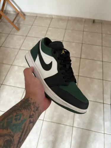 Jordan 1 low green toe 