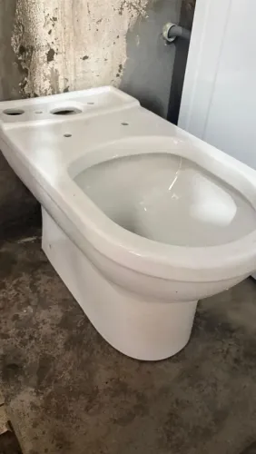 Vaso Sanitário com caixa acoplada lacrada 