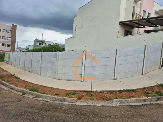 Terreno à venda, 200 m² por R$ 130.000 - Parque Real - Pouso Alegre/MG