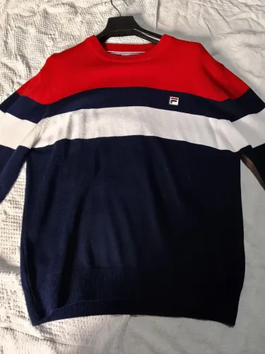 VENDO ESSE LINDO SUÉTER " FILA "