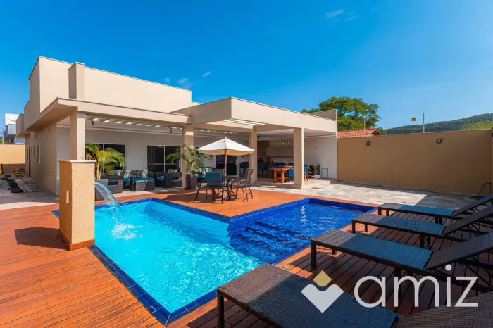 OPORTUNIDADE DE INVESTIMENTO EM PIRENÓPOLIS CASA ITÁLIA DE 450M²