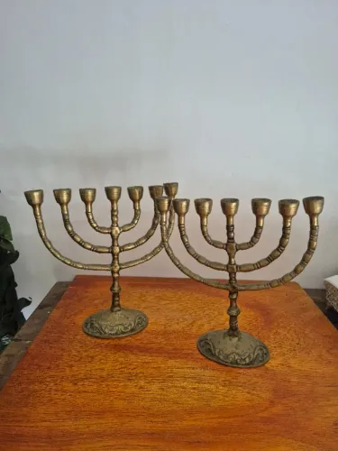 Candelabro Menorá de Bronze 7 Hastes - 28x26cm
