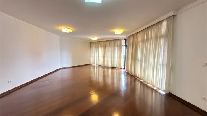 Apartamento com 4 quartos à venda ou para locação em Centro - SP